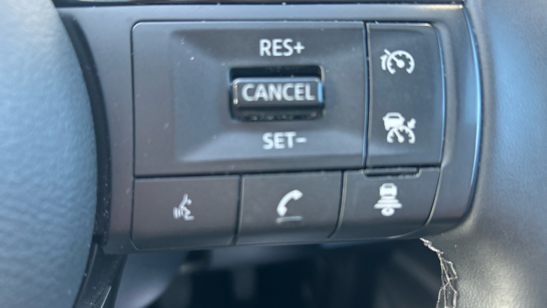 Nissan Qashqai 1.3 DiG-T MH N-Connecta 5dr Petrol Hatchback